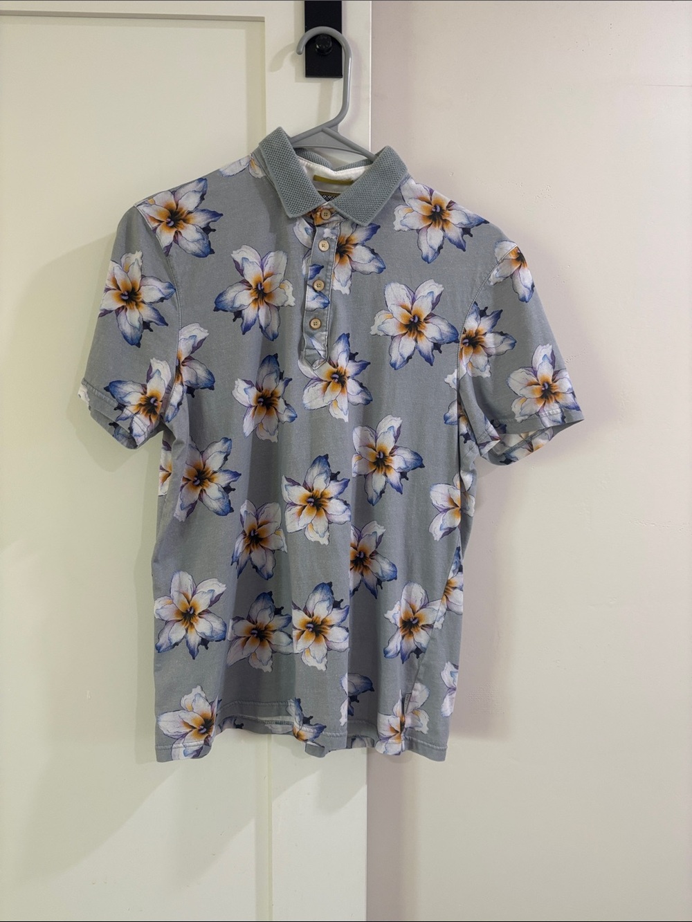 Ted Baker Floral Polo Shirt in Light Gray. Men's M. Like new condition. Sharp!